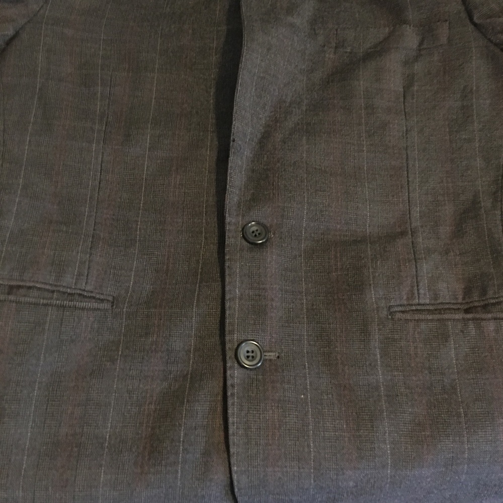 BANDO. It’s a men suit jacket - Picture 4 of 8